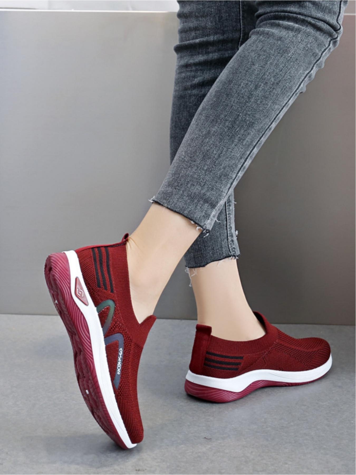 Ladies' casual sports shoes with a woven mesh upper that is breathable and comfortable. The one foot style is easy to put on and take off, suitable for daily commuting, outdoor leisure, running, fitness, hiking and other sports scenes