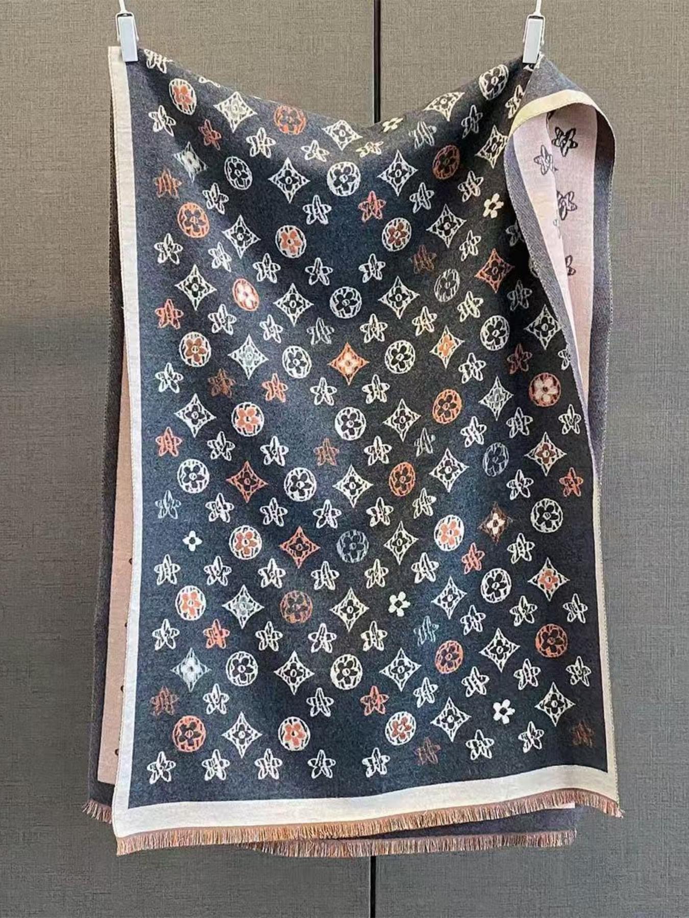 Autumn Winter Unisex Clover Thick Warm Scarf, Fluffy Soft Scarf, Fashionable Faux Wool, High-End Anti-Cold Neckwear, Suitable for Various Occasions