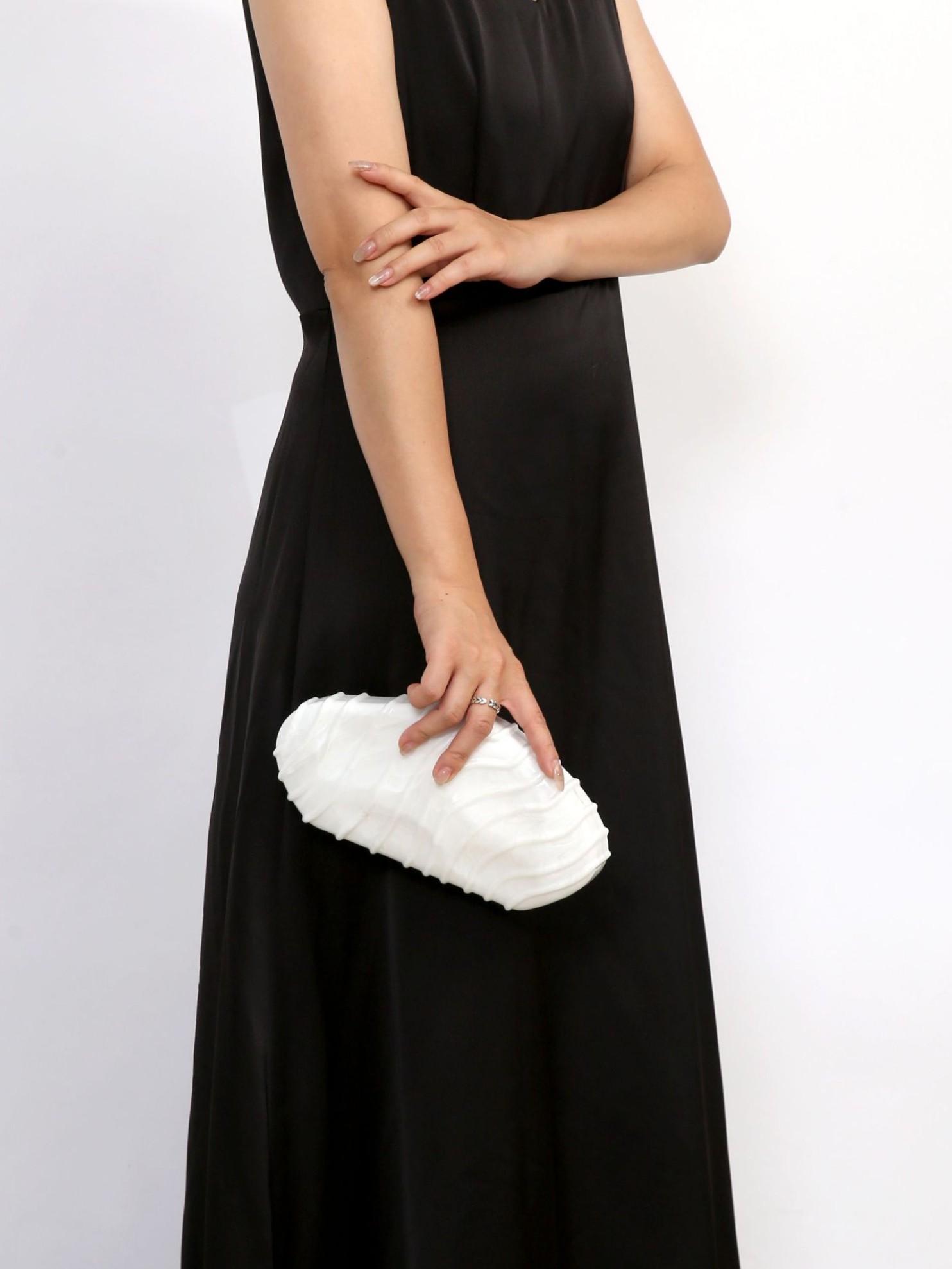 Fashionable Metal Handbag, Embossed Design Evening Clutch, Elegant Chain Shoulder Bag, Perfect for Parties, Stylish and Unique