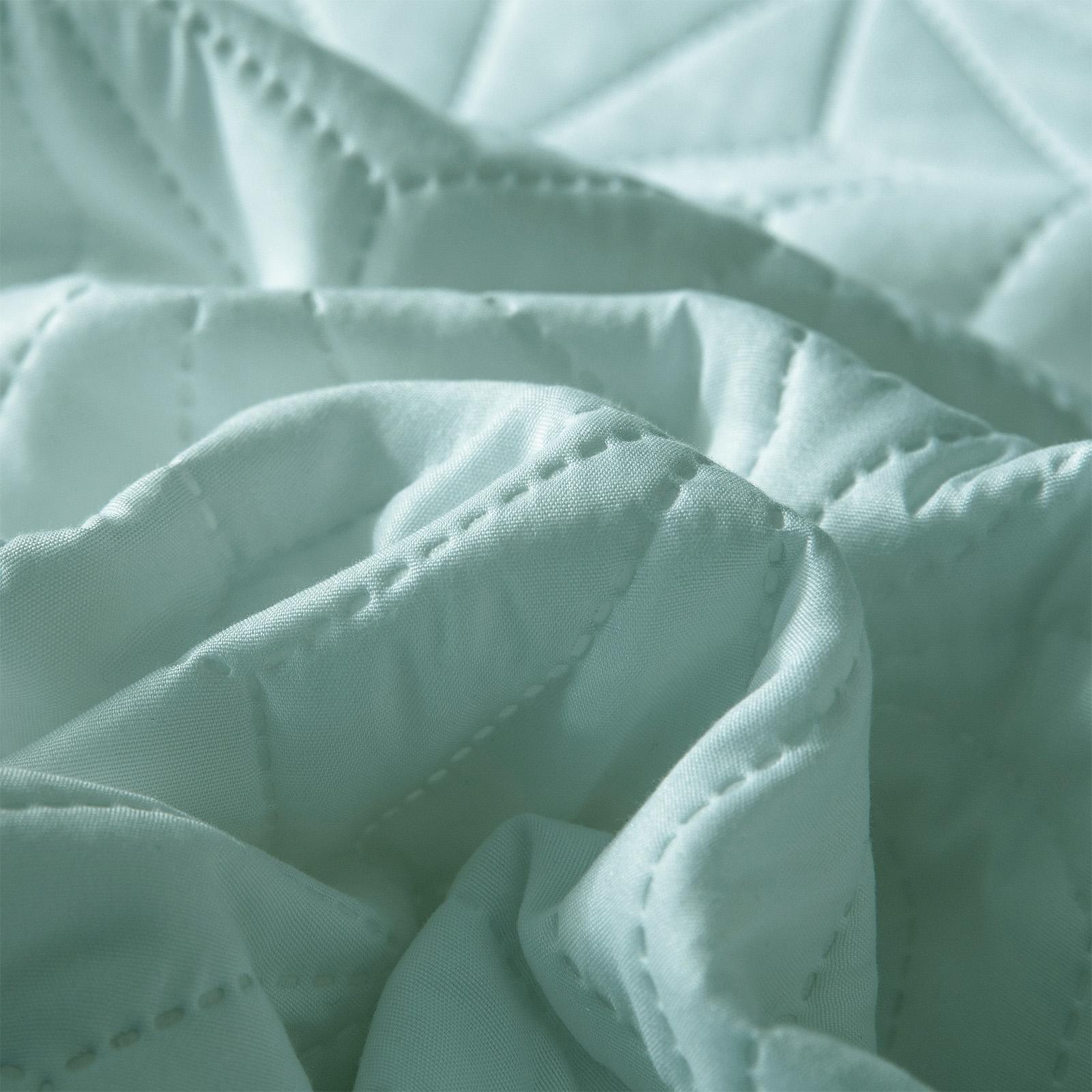 Whale Flotilla Quilt Bedding Set, Soft Quilts Bedspreads for All Seasons, Lightweight Geometric Star Pattern Coverlets 3 Pieces, including 1 Quilt, 2 Pillow Shams home bedroom