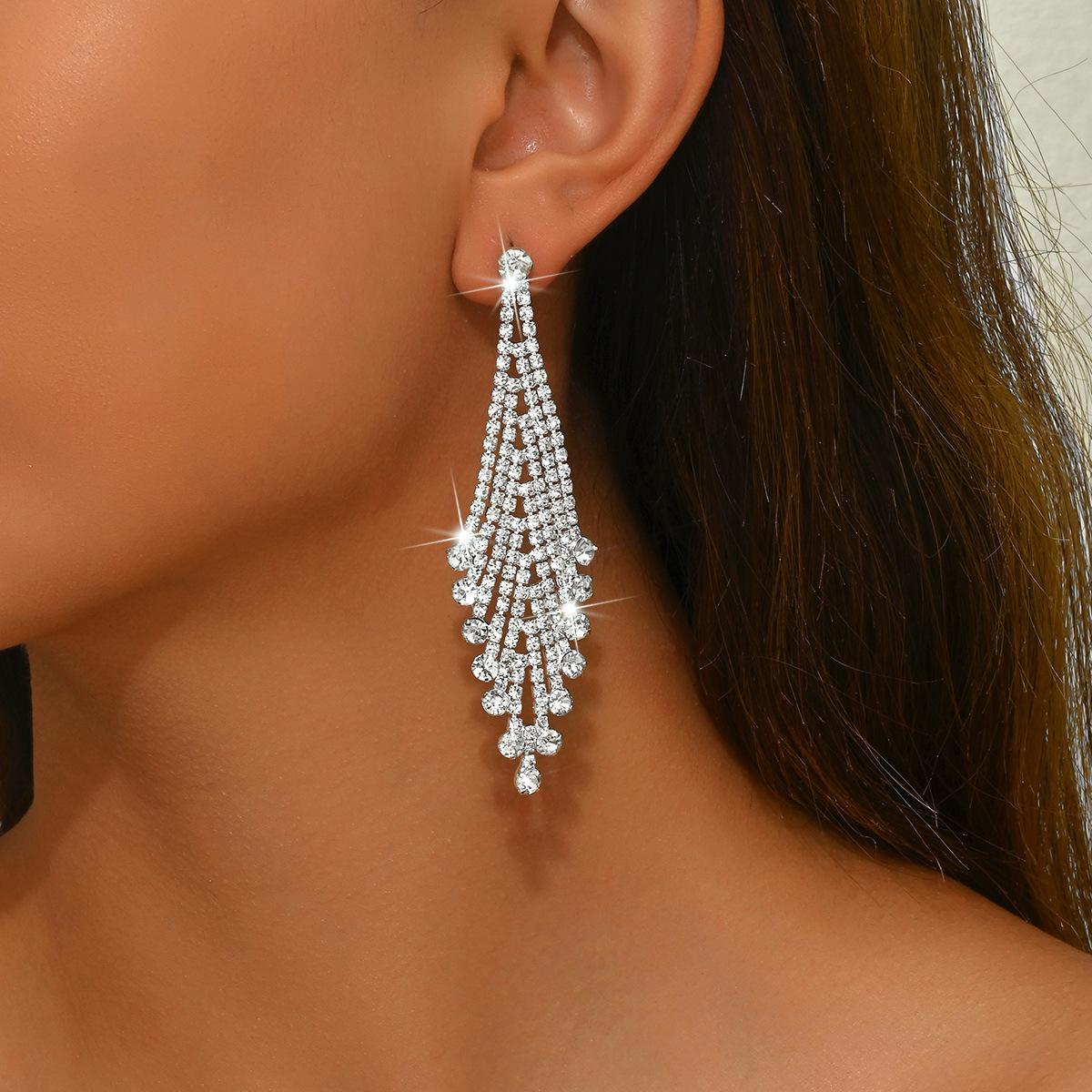 Women's Statement Rhombus Long Drop Dangling Earrings with Sparkling Rhinestone Pave, Adult Sports & Outdoor Accessory Jewelry, 1 Pair, Rhinestone Earrings