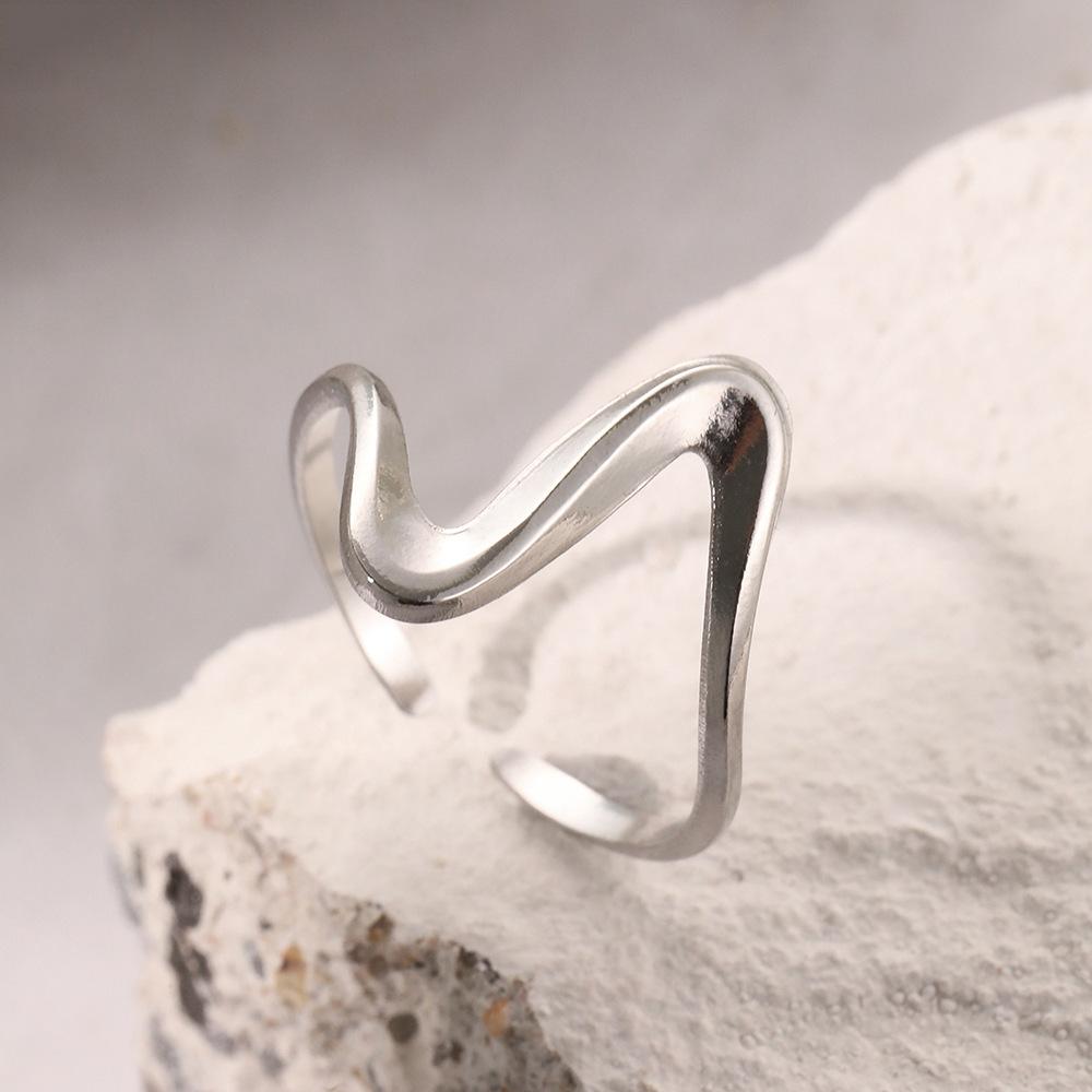 Fashionable stainless steel trendy lines ring - simple style, small and exquisite, with adjustable opening, irregular design ring