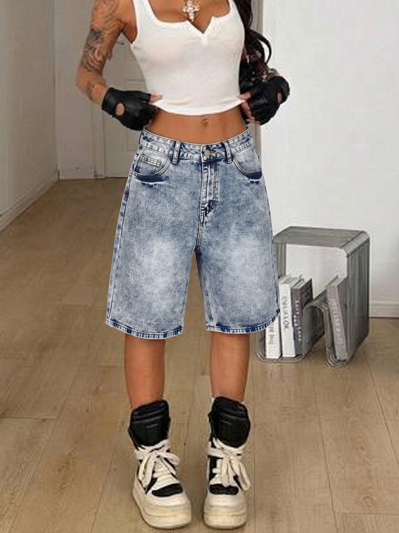 Women's Vintage Light Blue Washed Denim Shorts, Casual Five-Quarter Button Jeans, Slimming Fit, Perfect for Spring and Summer