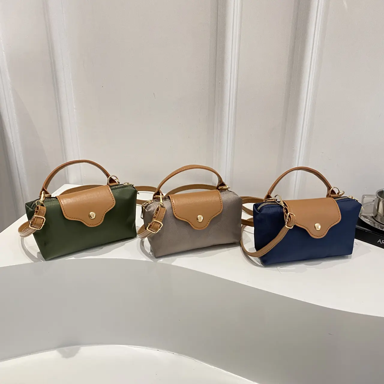 Chic Minimalist Dumpling‑Shape Women Handbag, Lightweight Multi‑Way Crossbody Shoulder Purse, Fashion Versatile Accessory for Shopping Hangout & Everyday Occasions
