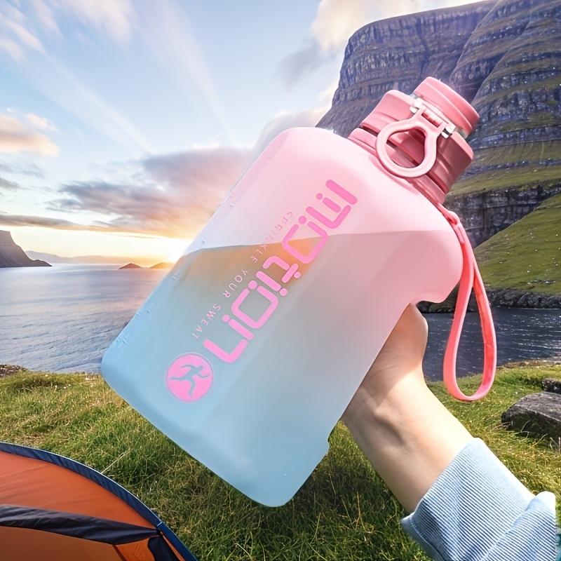 Large Capacity Sports Water Bottle with a Scale Line And Straw, Designed for Outdoor Activities And Gym Use. This Durable And Sturdy Kettle Is Leak-Proof And Comes with a Portable Rope, Suitable for Adults And Can Withstand Both Heat And Cold