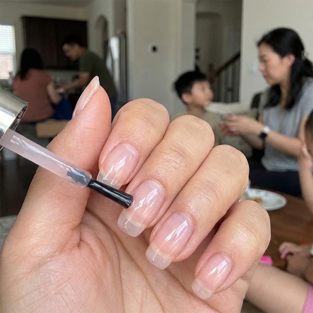 ELL LOUREL New Arrival 2 in 1 Natural Nude Pink Nail Hardener Dries Naturally Fastly, Alcohol-Free Formula, Designed to Strengthen and Nourish Thin and Soft Nails, Perfect Gift for Various Holidays, Nail Strengthener to Get Hard Nail Shield. Nail Care Oil