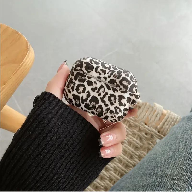 Animal Print AirPods Case with Keychain – Silicone Protective Cover for AirPods 1/2/3/4