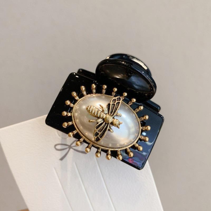 Retro Hairpins Antique Bronze Color Bee Charms Hair Claw Clips Bang Hair Clips Luxury Pearl Hairgrips Headwear Accessories Gifts