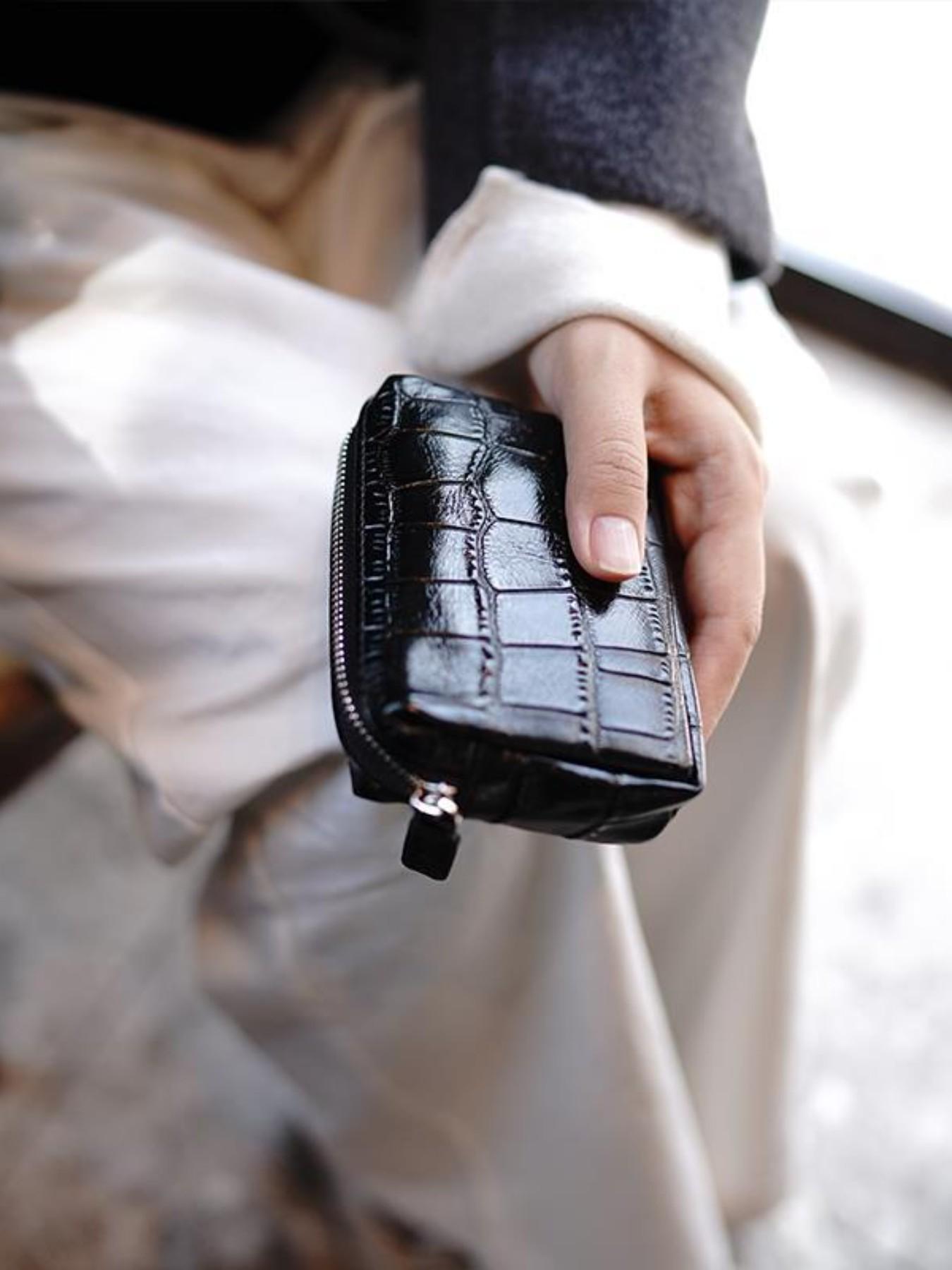 Top Grain Leather Coin Purse, Multi-Functional Mini Crocodile Pattern Organizer, Fashionable Wallet for All Seasons, Compact Card Holder & Earphone Case