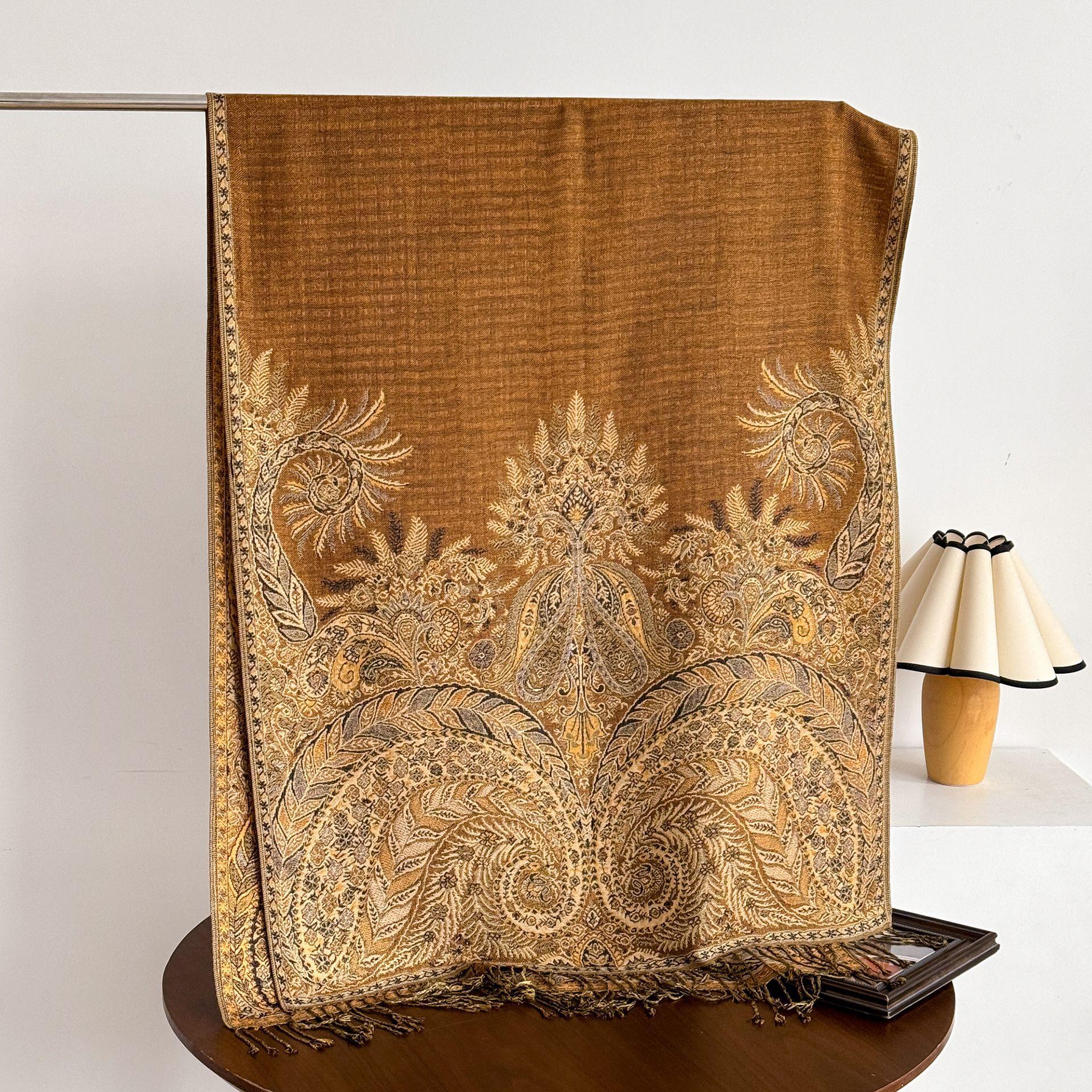 Ethnic style fringe shawl for women, creative palace-patterned scarf for warmth in air-conditioned office.