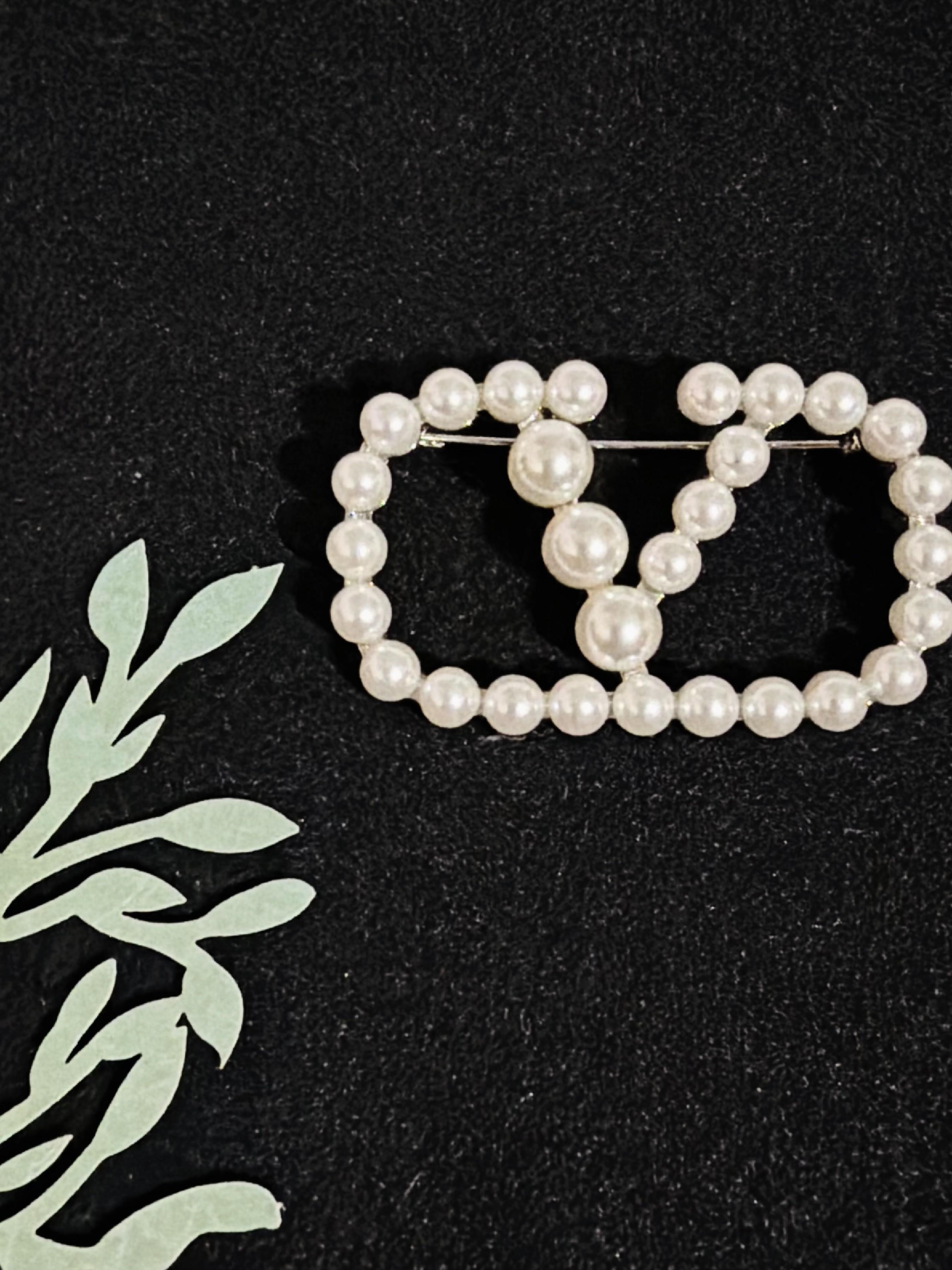 Women's Lapel Pin, European Style Graphic Large Coat Decoration, Lightweight Luxury Small Fragrance Brooch, Western Accessory, Unique Aesthetic