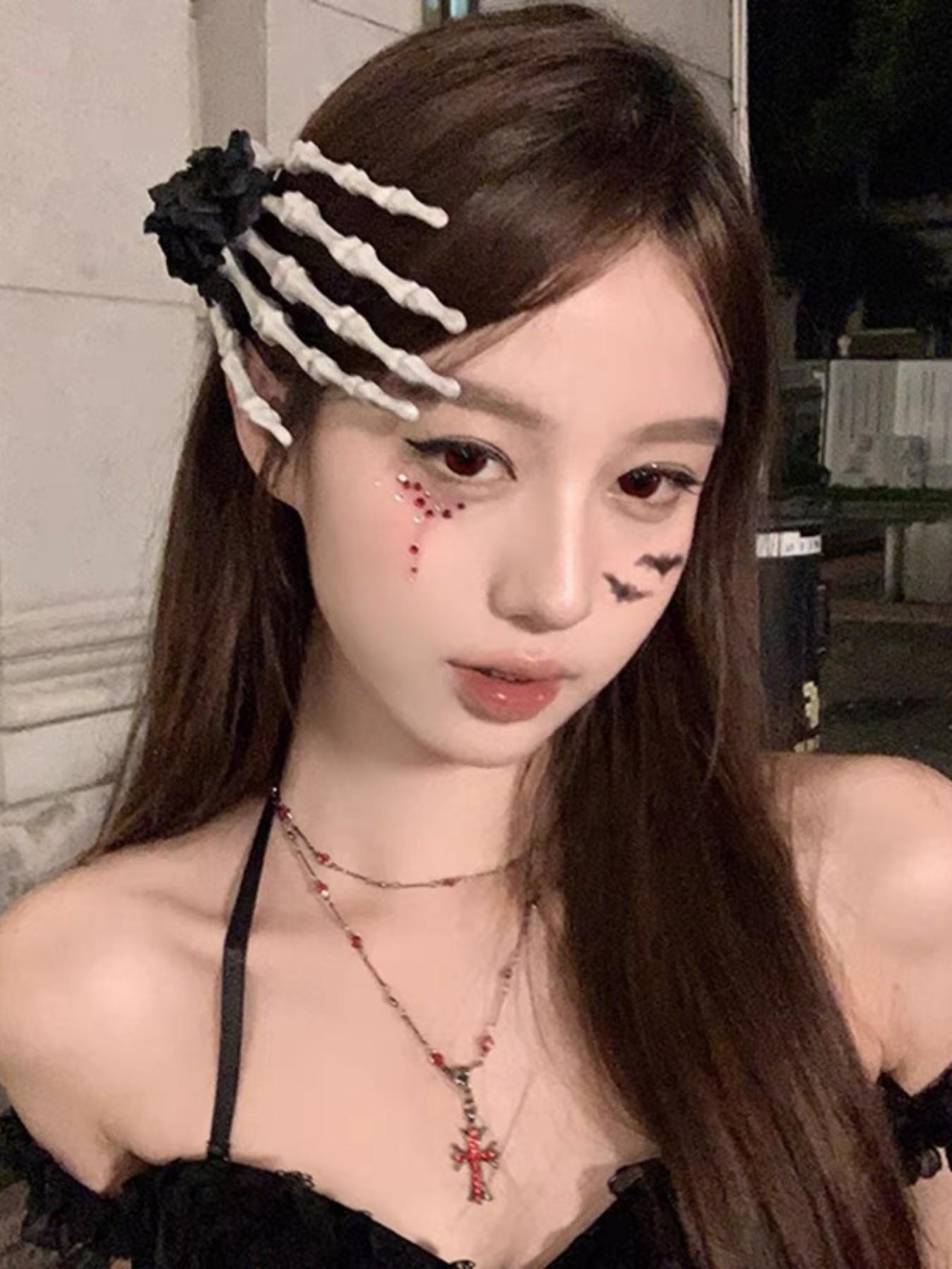 Halloween Skull Hand Claw Hair Clip, Gothic Style Party Accessory, Unique Dark Rose Hair Clip, All-Season Fashion Trend