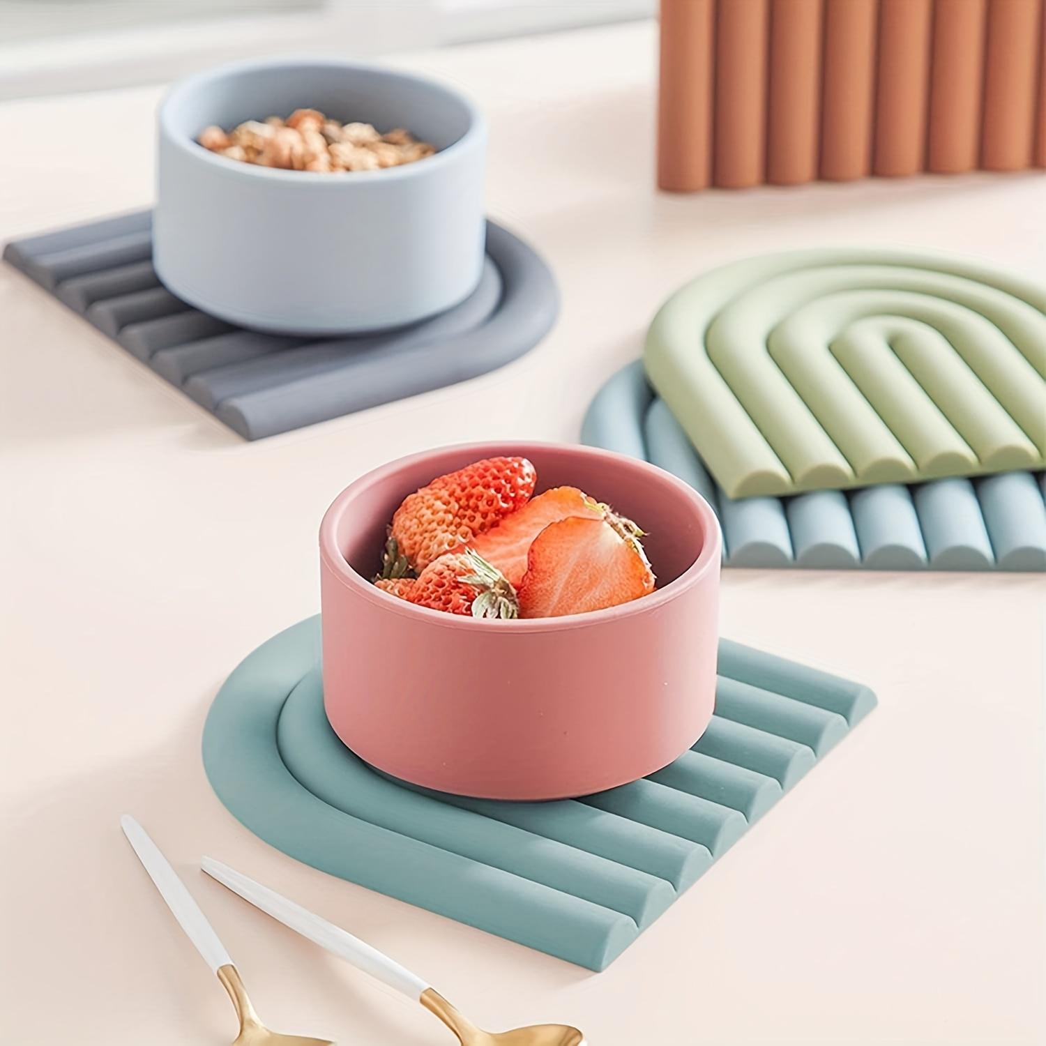 1pc Silicone Heat Insulation Table Mat for Plate Dish Pot Bow Creative Geometry Shape, Stylish Practical Trivet Pad for Hot Pots And Pans, Durable Heat Resistant Pot Holders for Countertop, Multi-Purpose Spoon Rest Trivet Mats