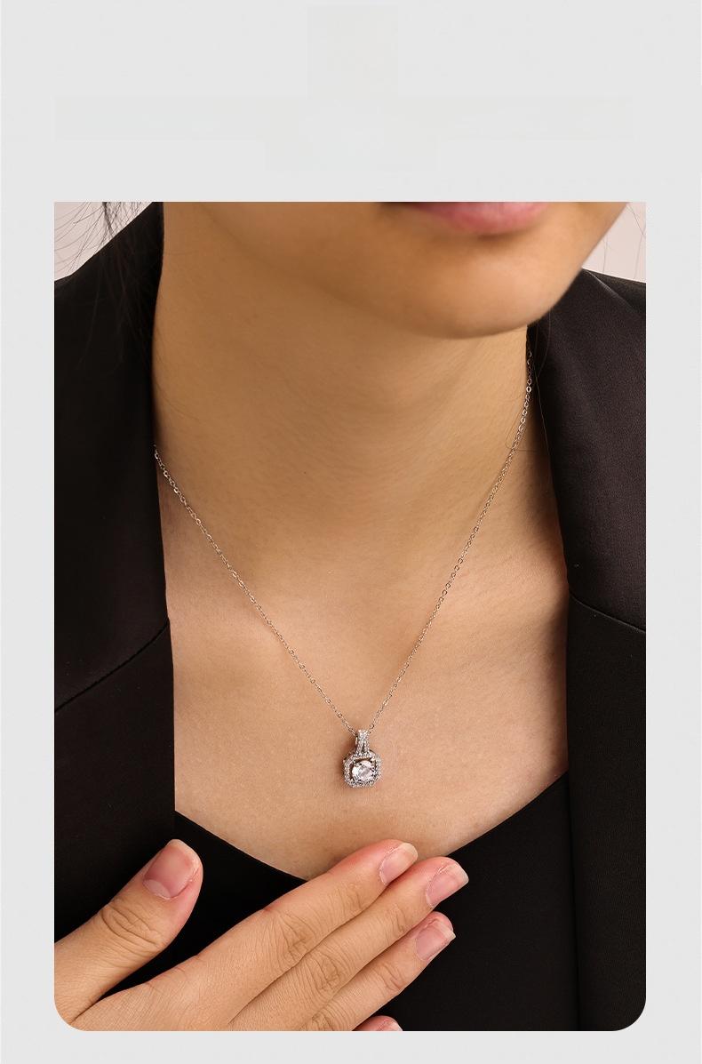 Cross-border live broadcast zircon summer high-end non-fading Chinese Valentine's Day gift square perfume bottle pendant necklace