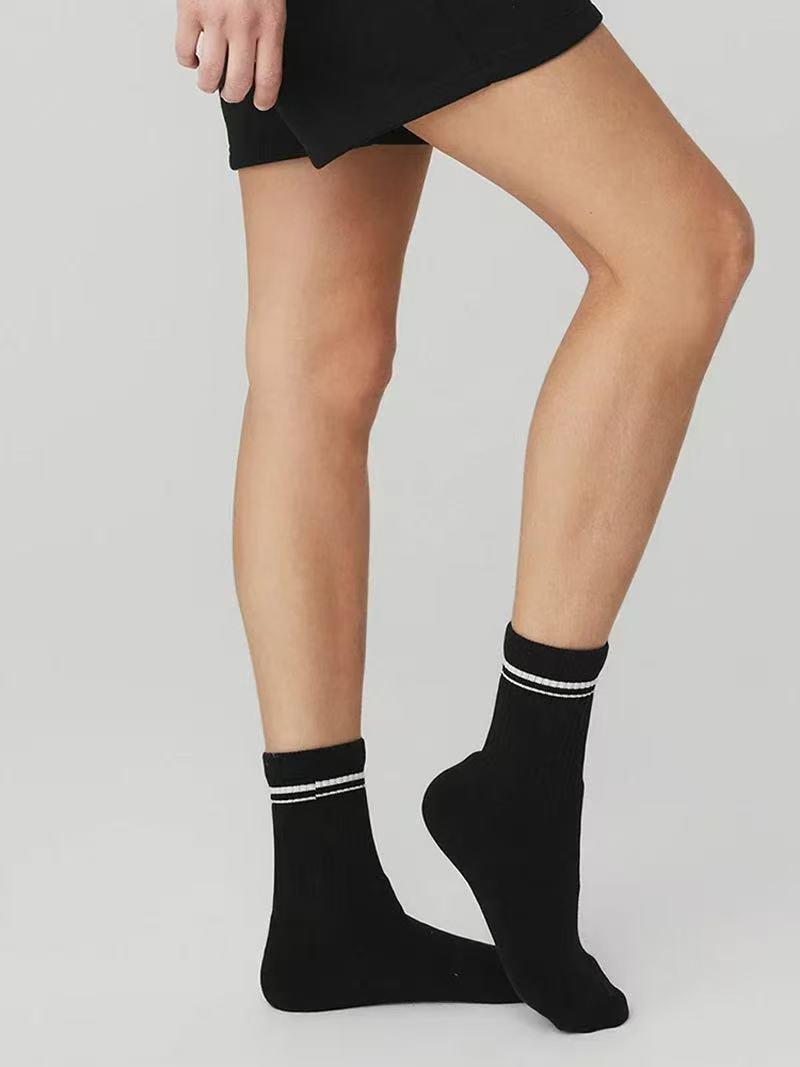 Women's Striped Crew Socks, Breathable Cushioned Athletic Socks, Multi-Color Compression Socks for Yoga Running