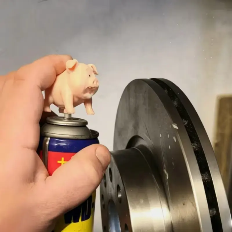 1 PC Pig Spray Nozzle, Funny 3D Printed Style Aerosol Can Spray Tip, Replacement Squirter Nozzle Compatible with Common Aerosol Cans, for Garage, Workshop, Automotive Cleaning and Maintenance Durability