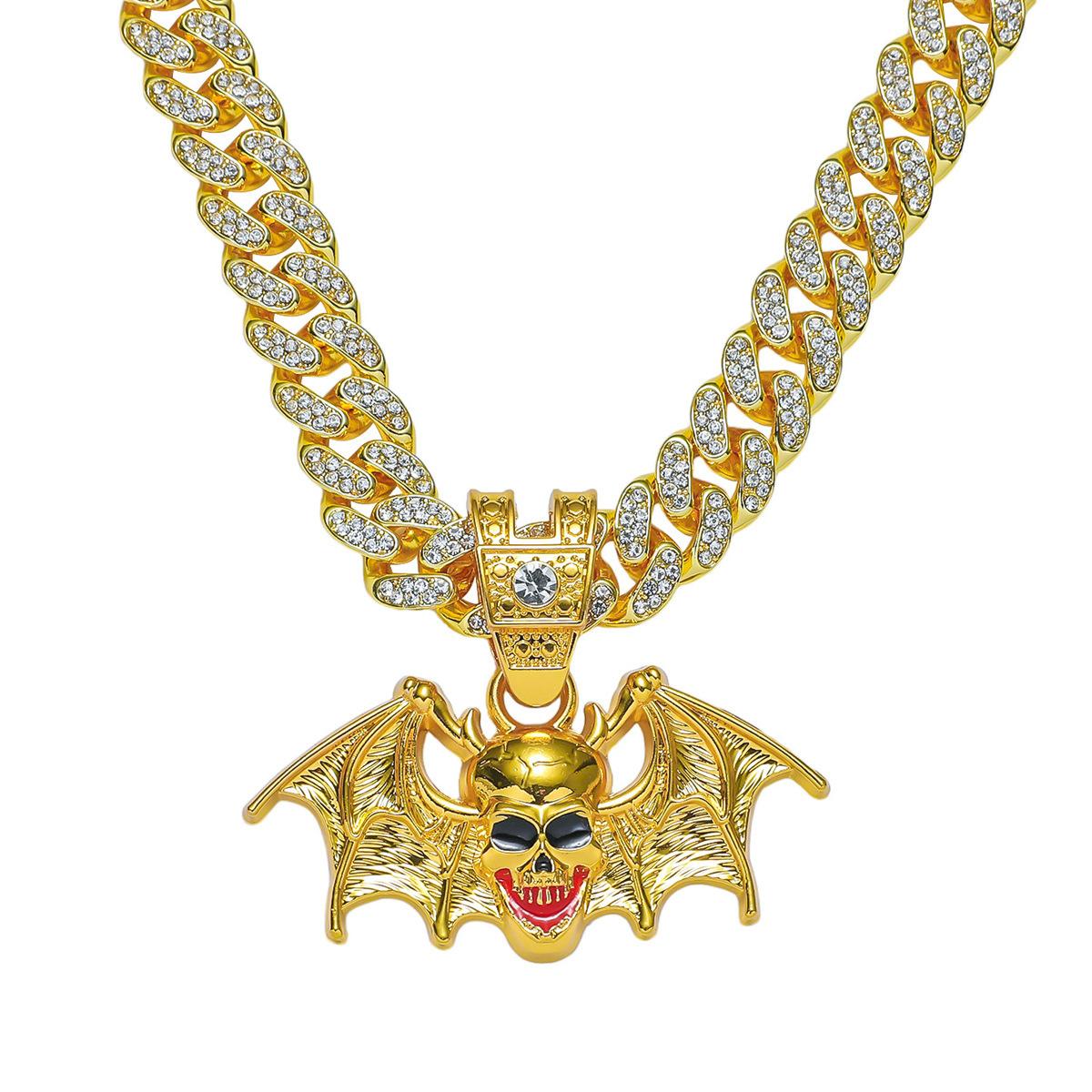 New European and American style personalized men's hip-hop Halloween quirky bat skull pendant necklace