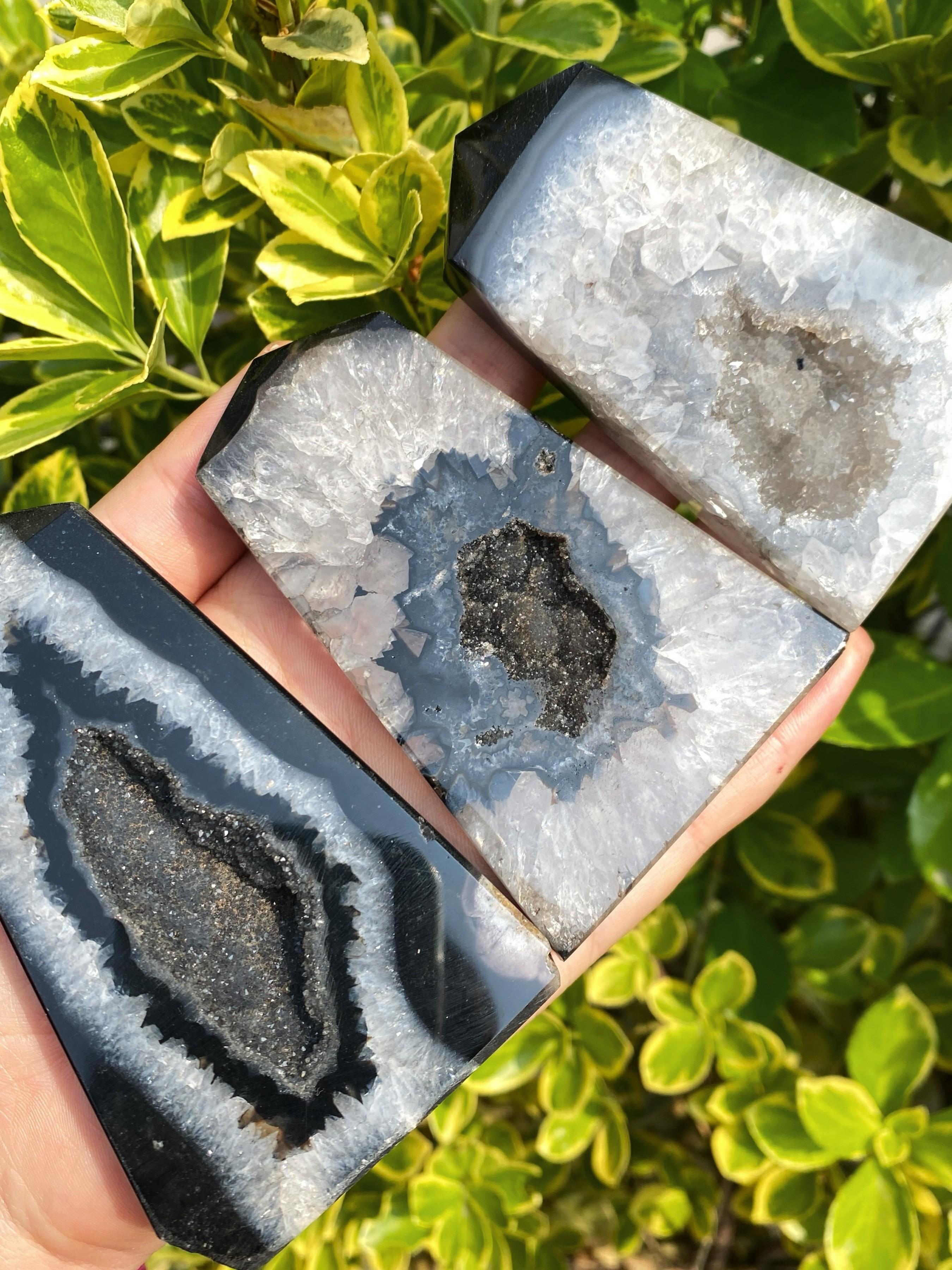 1pc 40-130g Natural Crystal Black Sardonyx Crystal Cave Door Ornaments, Creative Home Desktop Decoration, Crystal Collection, Unique Gifts Choice.