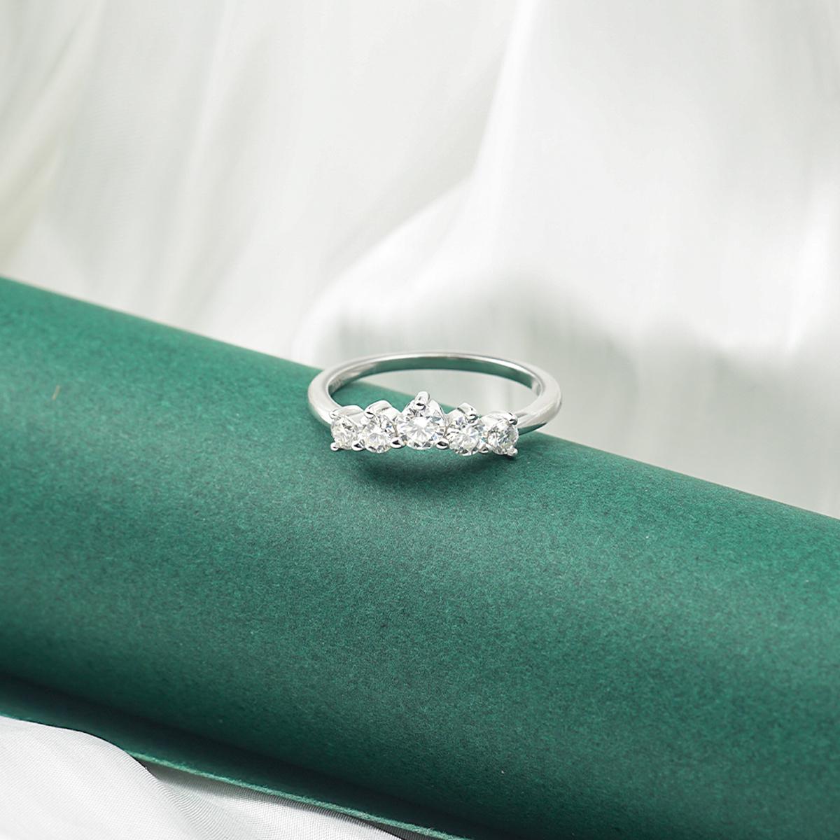 Delzzad Round Synthetic Moissanite S925 Curved Wedding Band Valentine's Day Gift For Women Engagement Rings