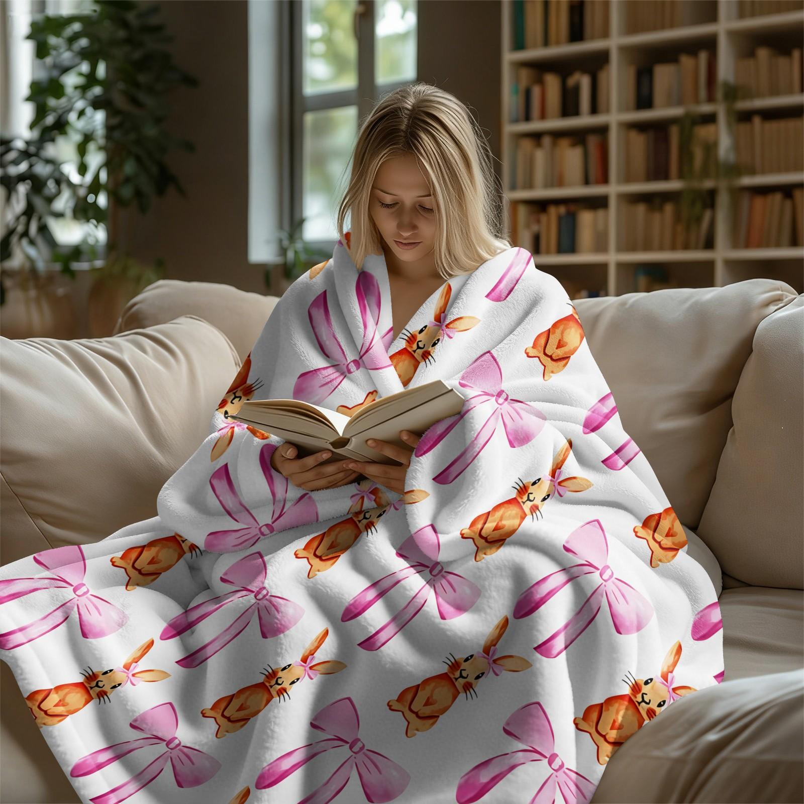 Cute Bunny & Cucumber Print Flannel Throw Blanket, Soft Warm Fleece Blanket with Pink Bow, Cozy Plush Gift Blanket for Couch Bed Sofa, Lightweight Decorative Blanket for All Seasons, Perfect Gift for Friends & Family