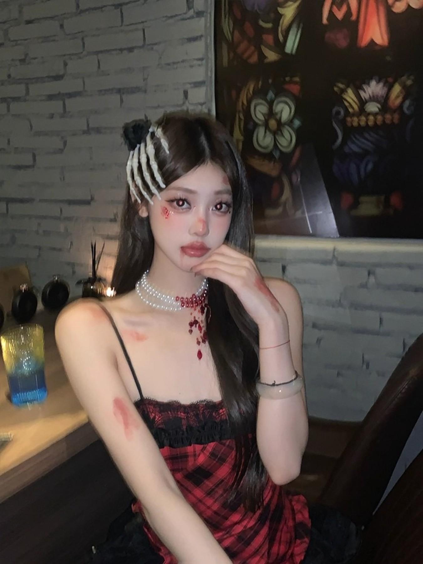 Halloween Skull Hand Claw Hair Clip, Gothic Style Party Accessory, Unique Dark Rose Hair Clip, All-Season Fashion Trend