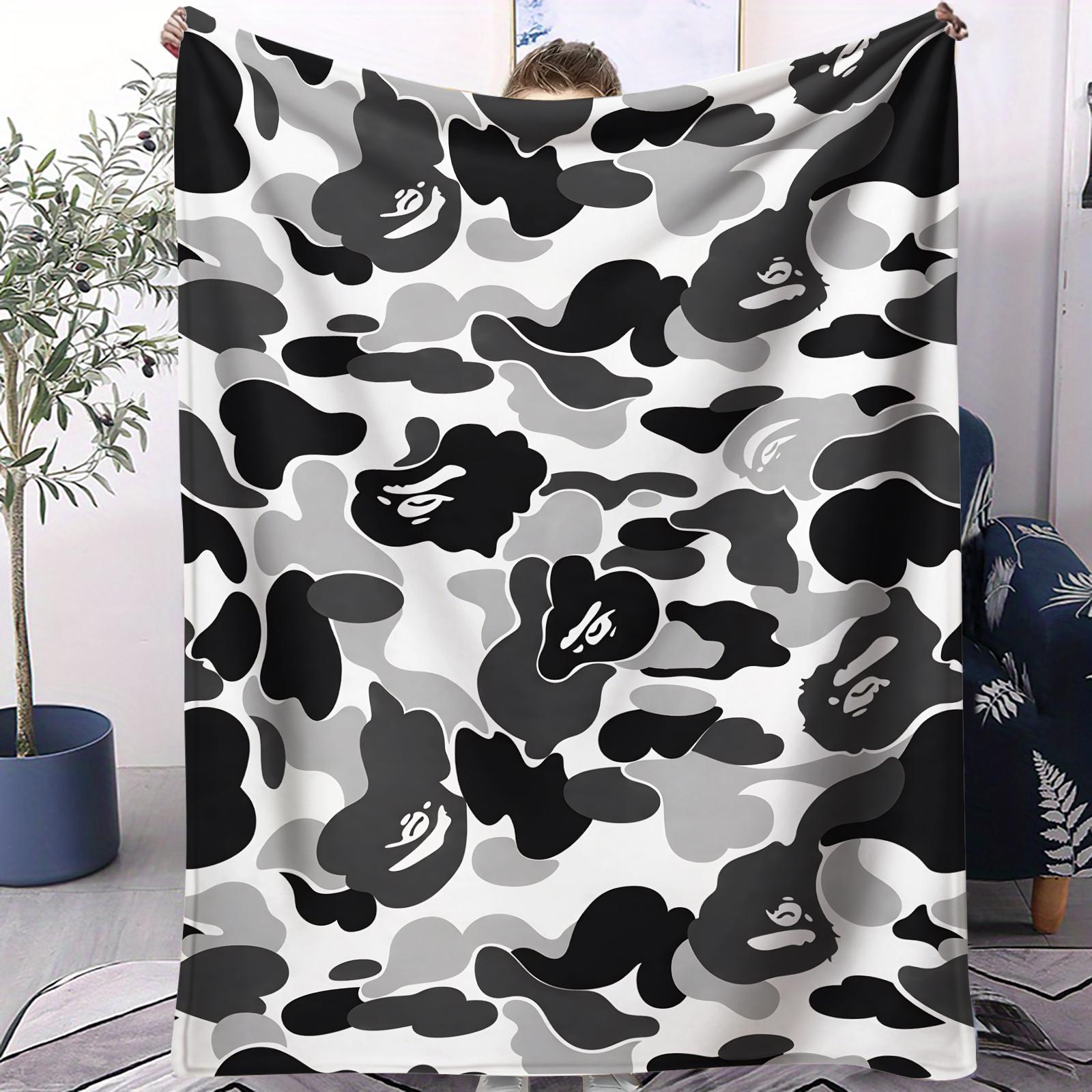 1Pcs Simple Classic Camouflage Light Warm Blanket, Fine Woven Breathable, Portable And Easy to Store, Throw Blanket for Dorm, Home And Office Nap