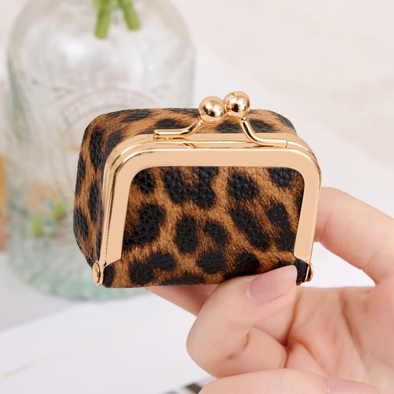Portable retro-style coin purse with clasp, mini travel ring box, travel jewelry box, women's cosmetic storage box, suitable for storing earrings, rings, necklaces, and bracelets