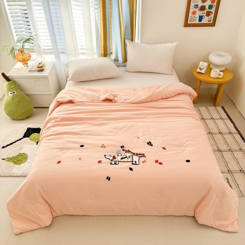 1pc Summer Quilt, Soft Comfortable Bedspread, All-Season Blanket, Embroidered Design, Safe High-Quality Material, Perfect Gift