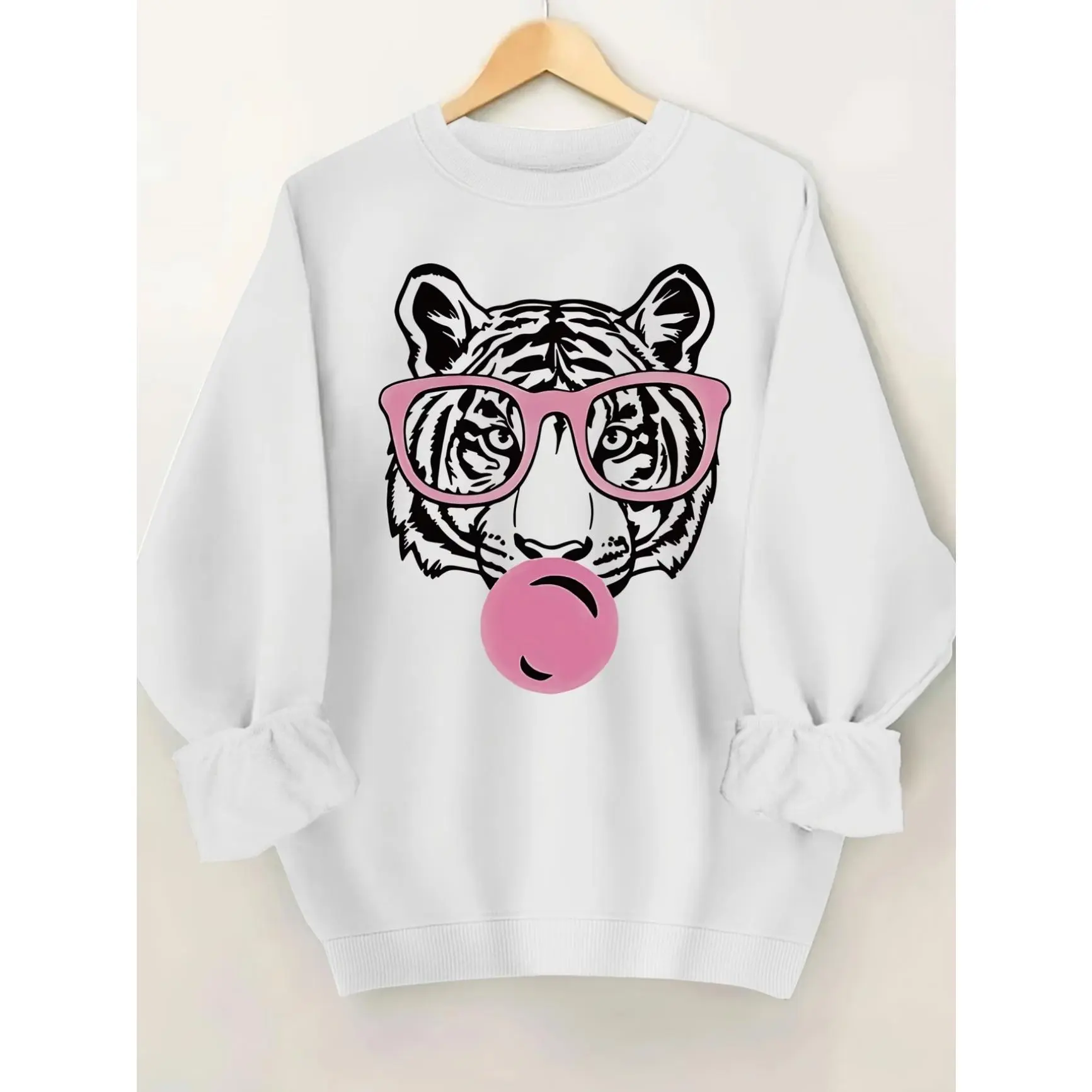 Women's Cute Tiger Blowing Bubble Gum Graphic Pink Crewneck Sweatshirt - Lady's Streetwear Round Neck Tops for Women, Comfortable Lightweight Loose Fit Non-Fleece Casual Long Sleeve Pullover
