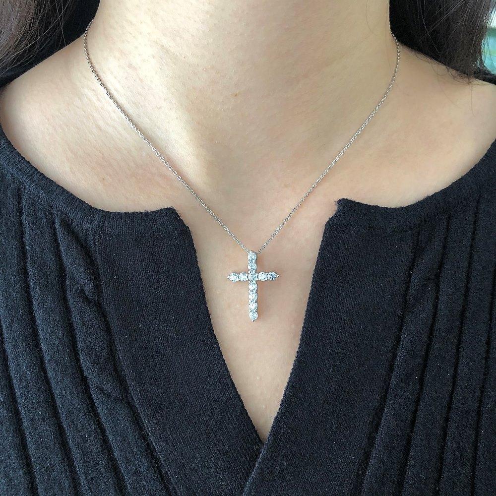 （TY018）S925 Sterling Silver Cross Pendant Necklace Simple Design, Sparkling and Charming, Perfect Gift for Women’s Daily Wear