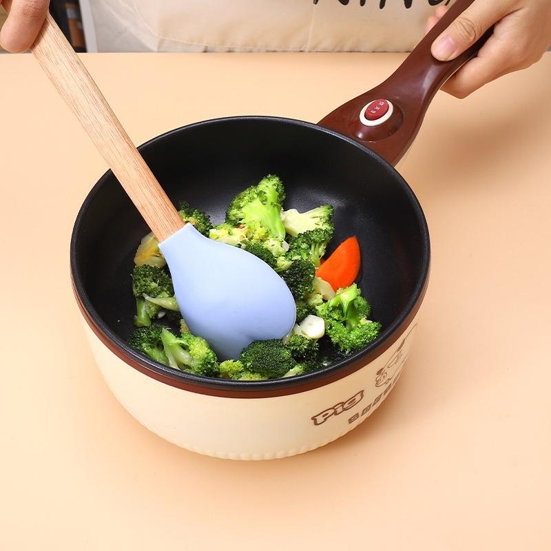 4 Pcs Heart Shaped Macaron Silicone Spatulas, long-handled mixing spoons and heat-resistant wooden handle spatulas, practical kitchen and baking tools for cream mixing. Bake with love and enjoy life.