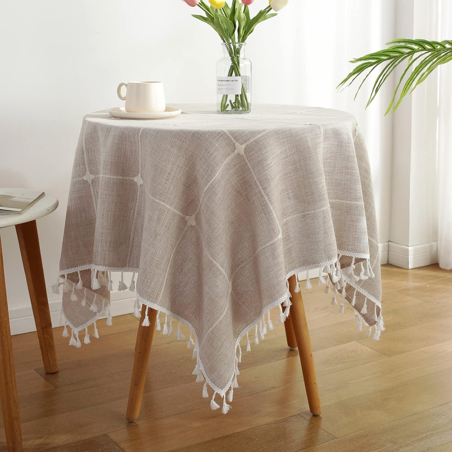 Plaid Tablecloth with Fringe, Round Dual-Layer Plaid, Embroidered, Handmade Fringe, Stain-Resistant, Non-Slip, Ideal for Gatherings