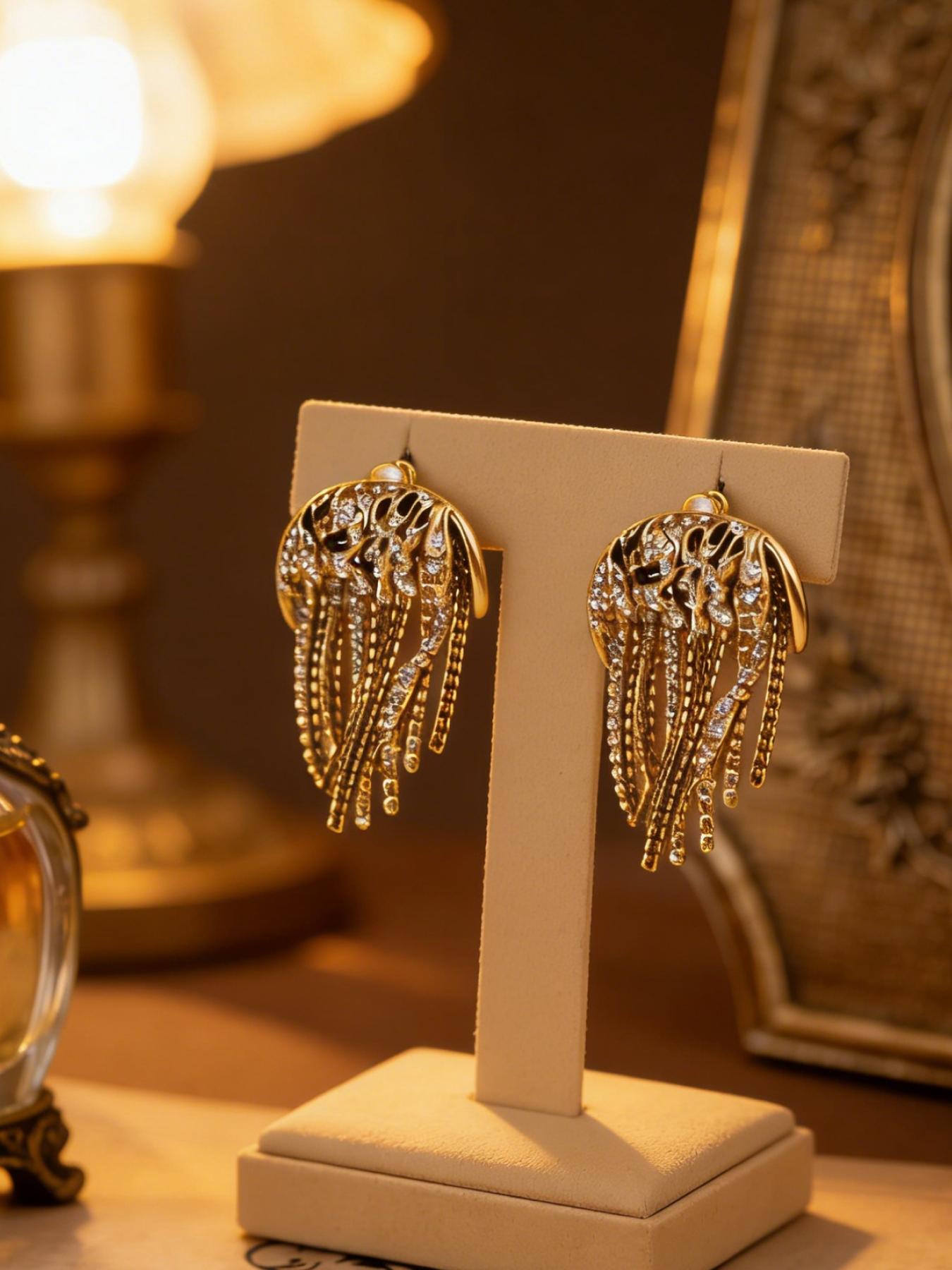 1 pair of retro light luxury line tassel studded diamond earrings, suitable for daily commuting, vacation and dating, and also a surprising exquisite small gift.