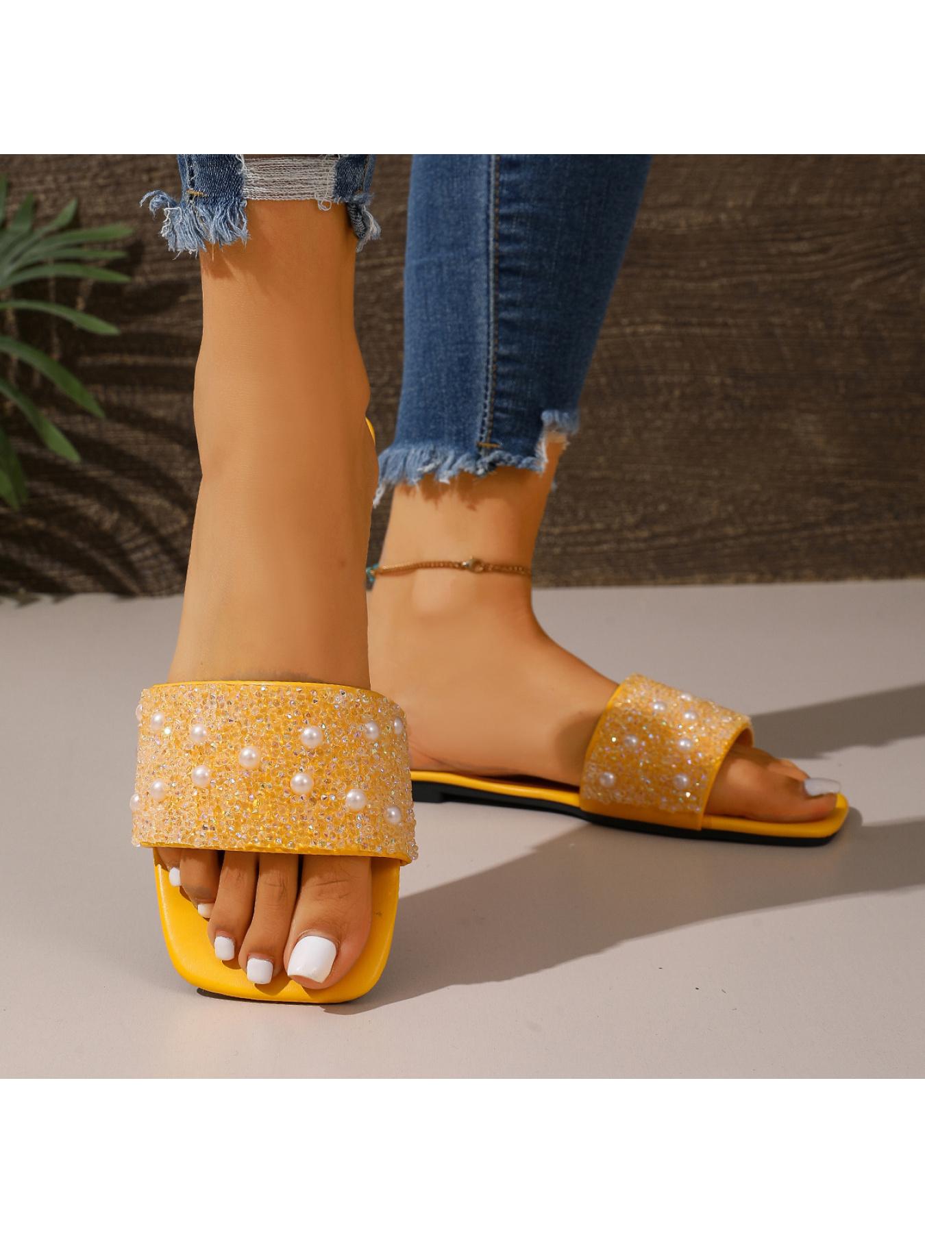 Women's slippers with pearl and rhinestone design, shiny flat slippers, comfortable and essential for home wear and dating.