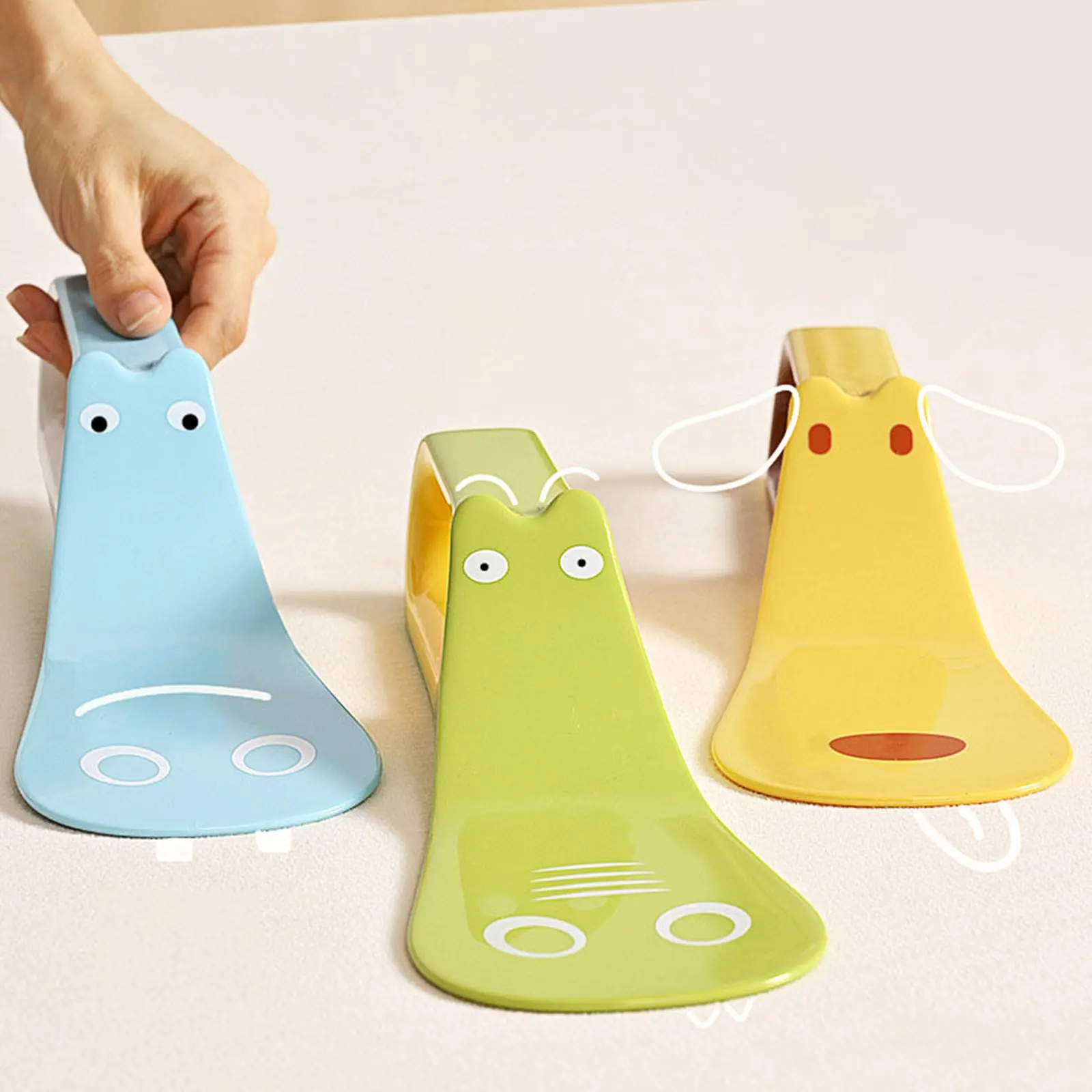 Two‑Tone Animal‑Shaped Bed‑Tidying Auxiliary Gadget, Smooth‑Edge Household Bed‑Making Supply, Helps Achieve Flat, Tidy Bed Surfaces for Mattress Base Bedding Arrangement,Random Color.