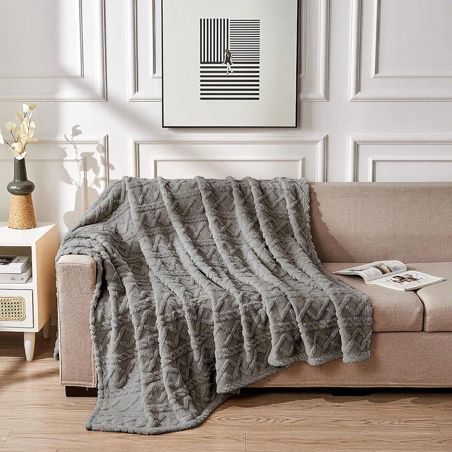 Ultra Soft Plush Cashmere Sofa Blanket, New Decorative Solid Lightweight Flannel, Comfortable Warm Microfiber Woolen Blanket