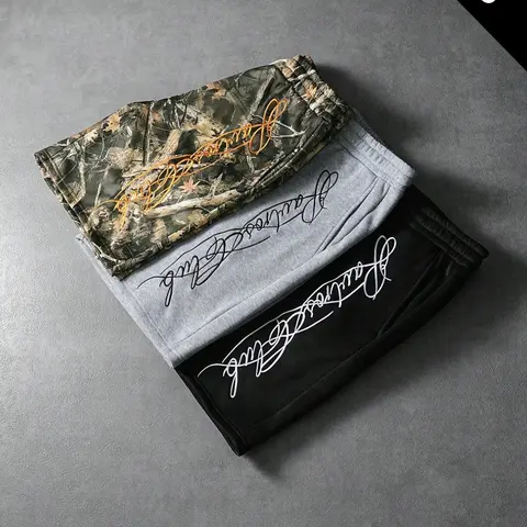 Men's Camouflage Embroidered Gym Shorts, American High Street Signature Drawstring Waist, Casual Five-Quarter Pants, Trendy Style, Athleisure Street Shorts
