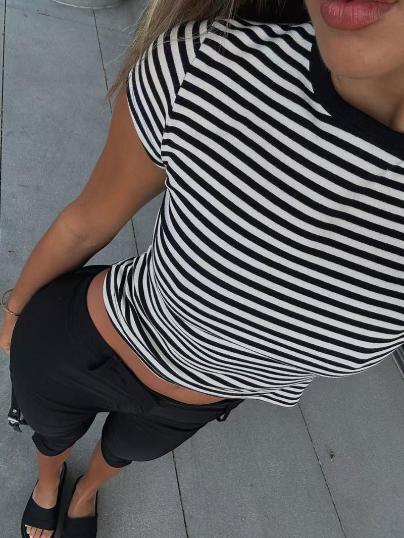 Women's Striped Print Crew Neck Crop Tee, Casual Slim-fitting Short Sleeve T-shirt, Ladies Summer Clothes for Daily Wear, Round Neck Top