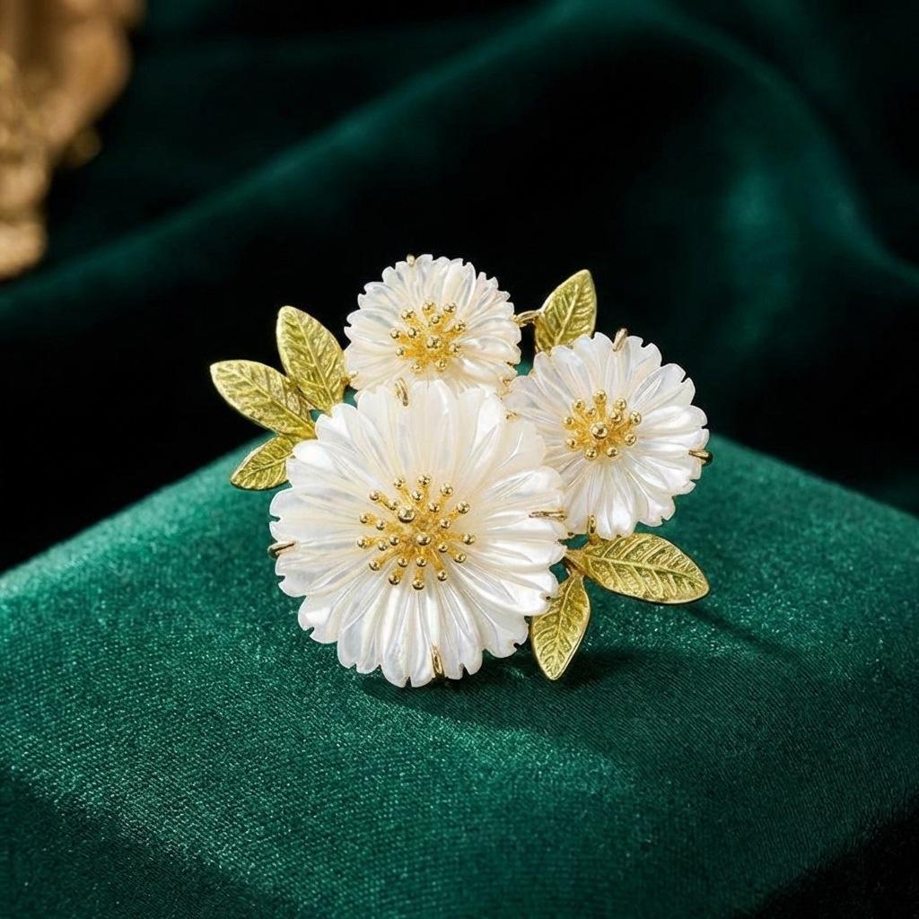 Charming Daisy Brooch, Unique Personality Pin, Elegant Lapel Flower, Perfect for Cardigans, Small Fresh Literary Aesthetic Accessory