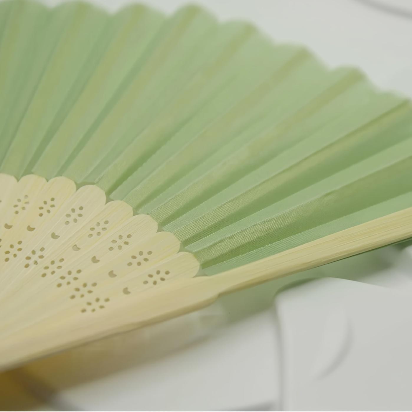 Gift for Her/Him 16pcs Green Wedding Favor Fan Set, Women's Handheld Folding Fan with Green Bow, Tassel, Gift Bag, DIY Decorative Women's Gift, Wedding Party Decoration. Suitable for Bridal Shower Favors, Return Gifts, Wedding Banquet Gifts
