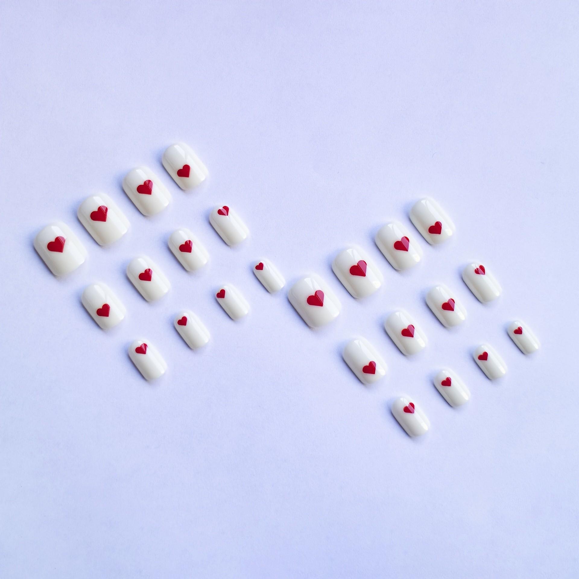 Short Square Heart Nail Art Stickers, Cute and Simple Wearable Nails, 24 Pieces, Perfect for Daily Use, Easy Application