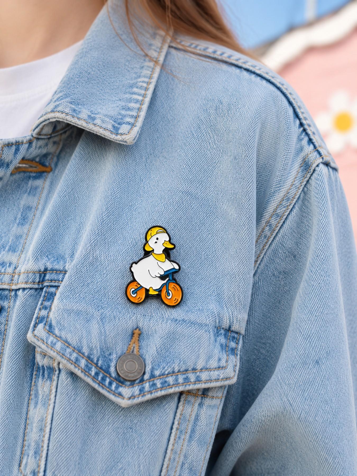 Duck Riding Bicycle, Enamel Brooch Pin, Glossy Alloy Hard Enamel, for Women Men Cyclists Animal Lovers and Collectors, for Denim Jackets Backpacks Canvas Bags Hats and Pouches, Playful Kawaii Casual Style, Gift for Friends and Duck Fans