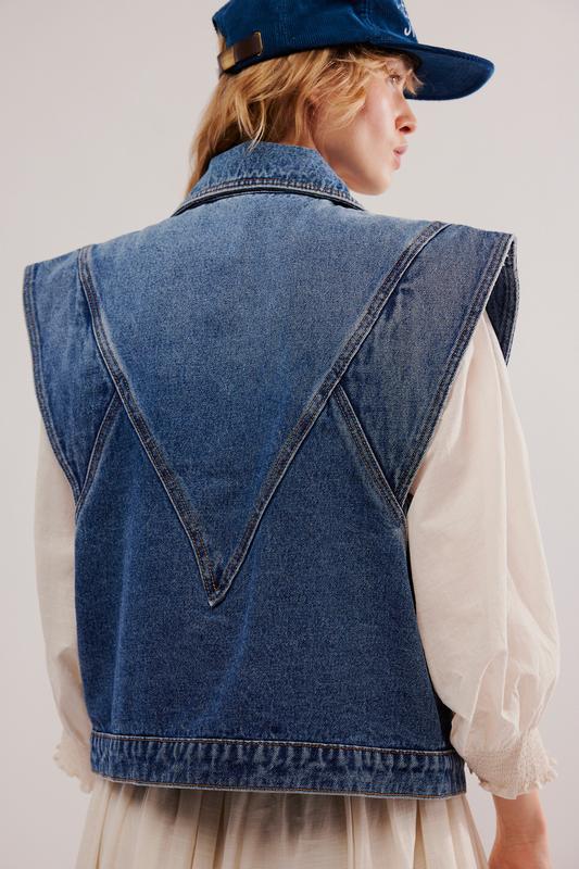 Elengatine Bohemian Style Vintage Cool Denim Vest for Lady Minimalist Rounded Collar Wide Shoulders Slit Pockets Button-front Closure Basic Casual Fitted Denim Jacket Coat Women's Chic Winter Wear