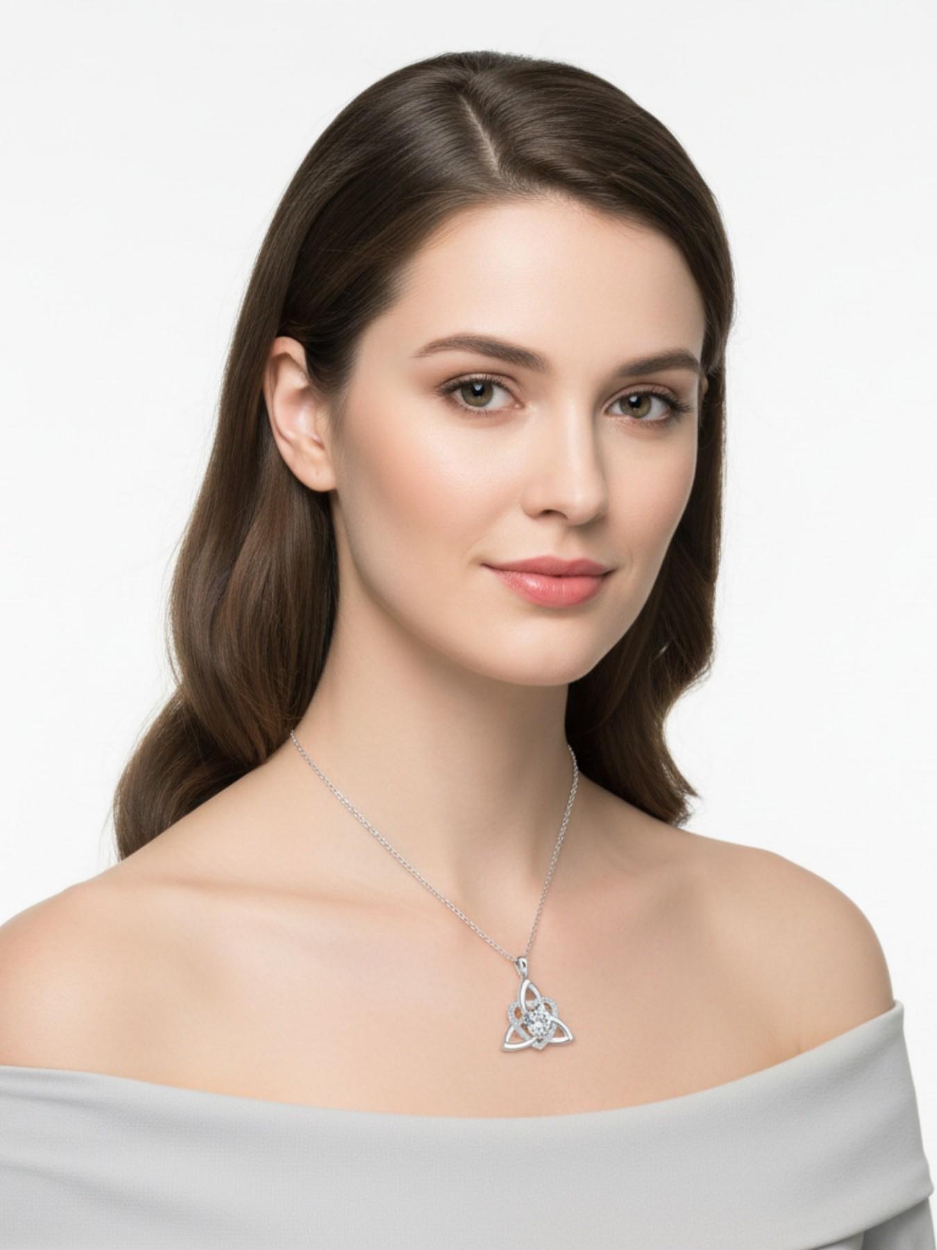 Eternal Star Knot Heart Vintage Celtic Witch Knot gemstone necklace.Paired with a red preserved rose gift box.Ideal gift for festivals, birthdays, Mother’s Day and Valentine’s Day.