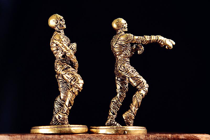 Brass Made Zombie Statue Corpse Shape Figurine Vintage Golden Metal Walking Dead Miniature Display with Base Home Decor Ornament