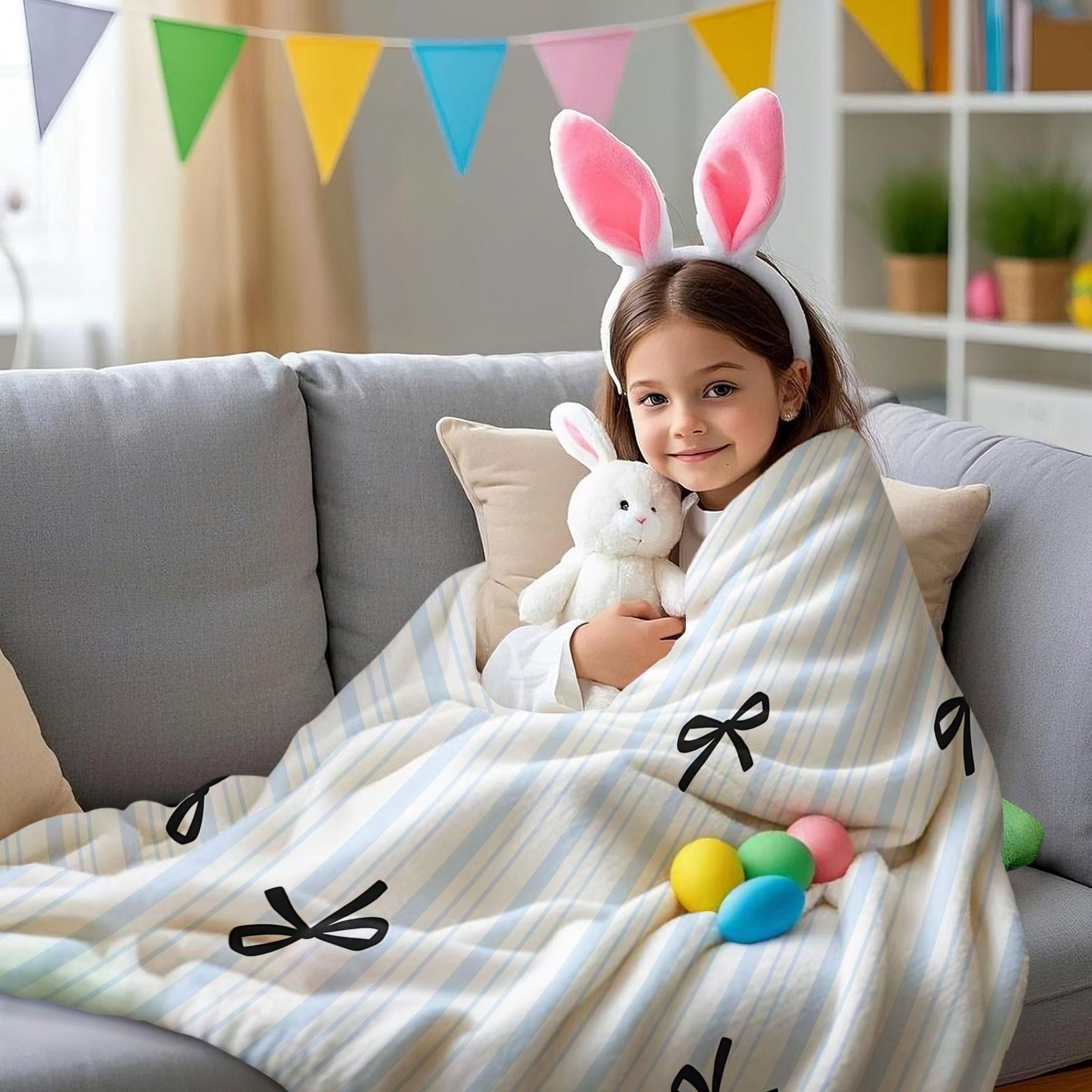 1-Piece Set of Light Blue Striped Cartoon Bow-Printed Blanket, All-Season Flannel Blanket, Available in Multiple Sizes, Soft and Breathable, Perfect for Sofas, Beds, and Office Naps