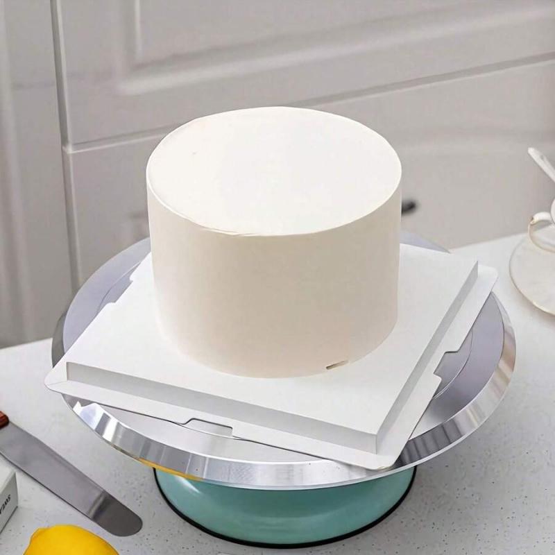 This aluminum cake turntable features 360-degree rotation, a non-slip base, and a heavy-duty smooth rotating stand. Suitable for 4-8 inch cakes, it's ideal for cake decorating, baking, and frosting preparation.