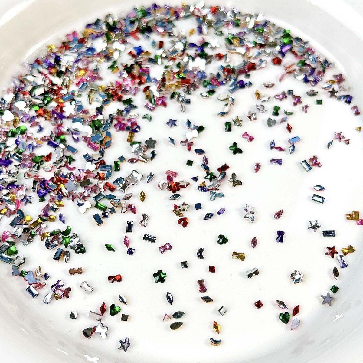 3000PCS Irregular Mini Flatback Rhinestones Nail Charms Multiple Styles Colorful Butterfly Moon Flowers Heart Resin Nail Gems DIY Sweet Wind Nails, Rhinestone Decorated Butterfly