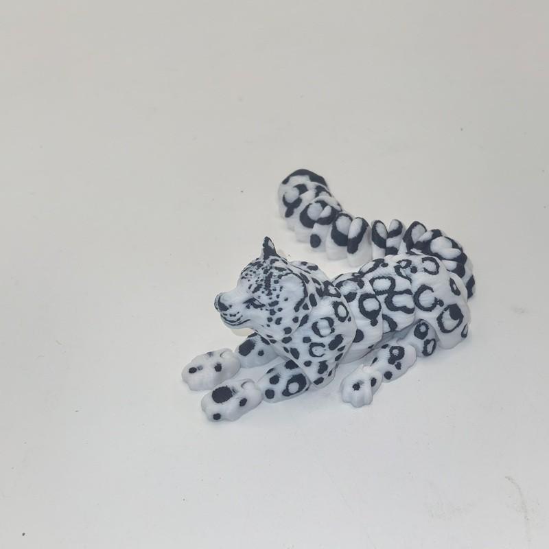 A  leopard figurine, suitable for home decoration ornaments