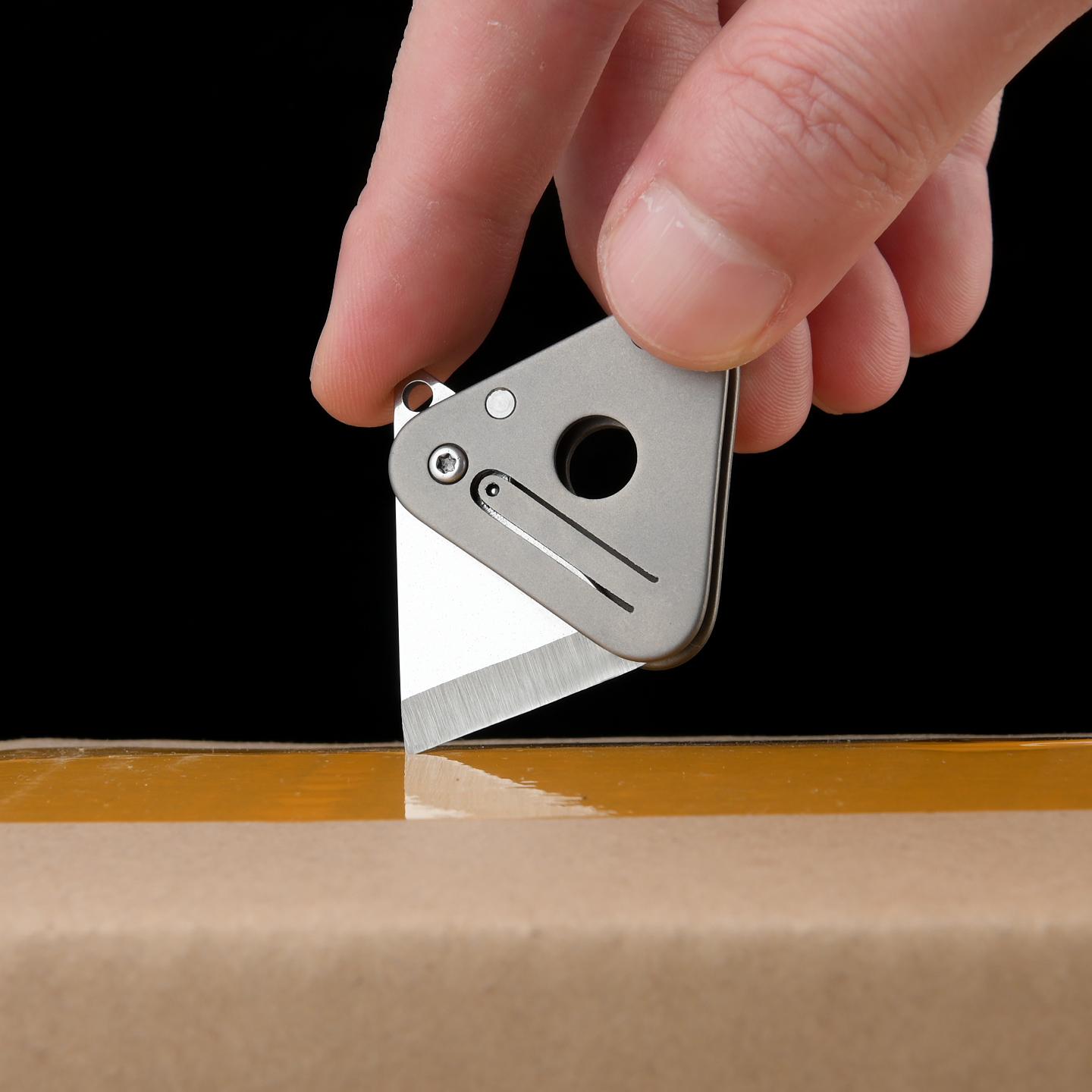 Mini Titanium Alloy Triangular Keychain Folding Pocket Knife, Sharp Portable Box Opener, Portable Hand Tool, Compact Edc Tool, Survival Tools, Ideal Gift for Outdoor Camping Fishing